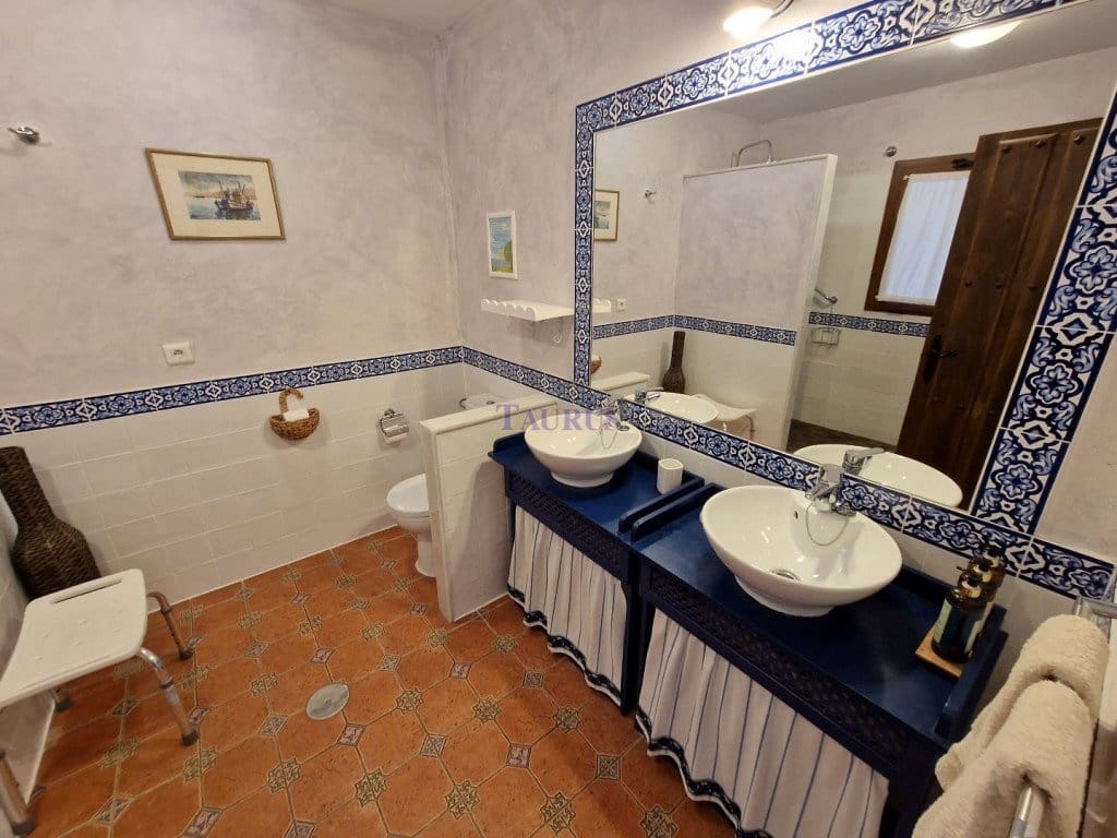 11 chambre Local Commercial à vendre à Alcaucin avec piscine garage - 1 350 000 € (Ref: 7473515)