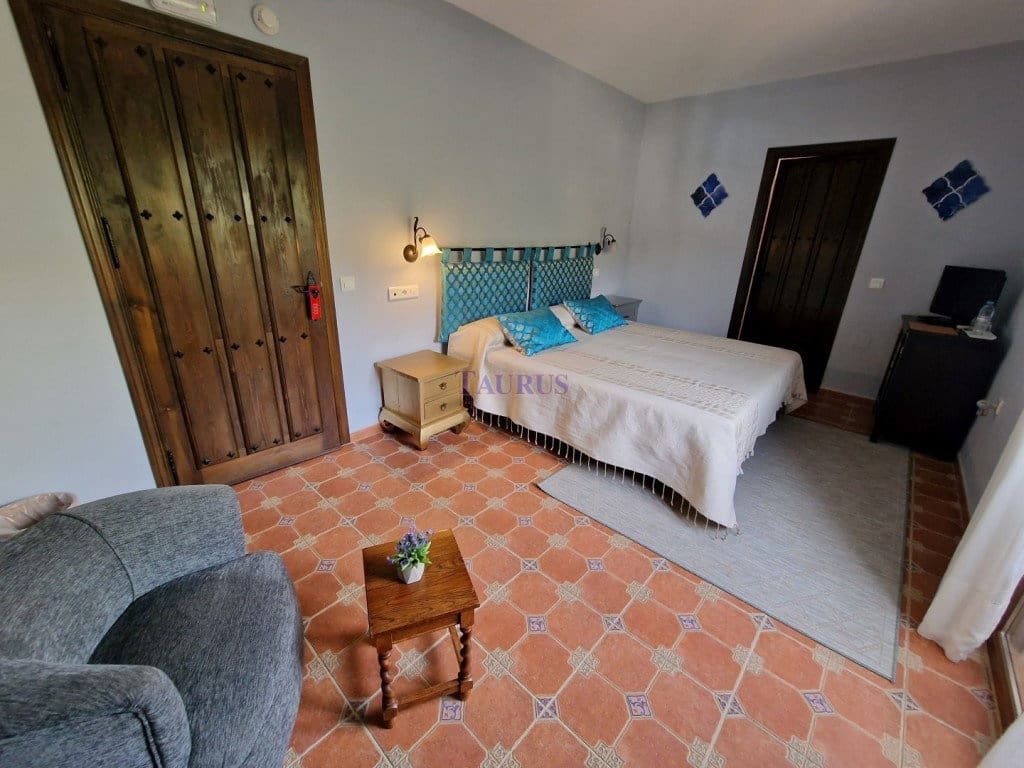 11 chambre Local Commercial à vendre à Alcaucin avec piscine garage - 1 350 000 € (Ref: 7473515)