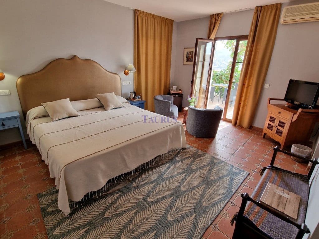 11 chambre Local Commercial à vendre à Alcaucin avec piscine garage - 1 350 000 € (Ref: 7473515)