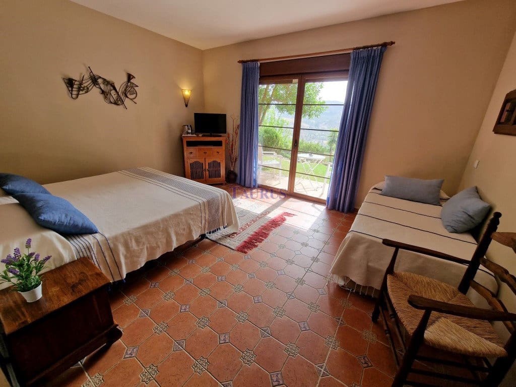 11 chambre Local Commercial à vendre à Alcaucin avec piscine garage - 1 350 000 € (Ref: 7473515)