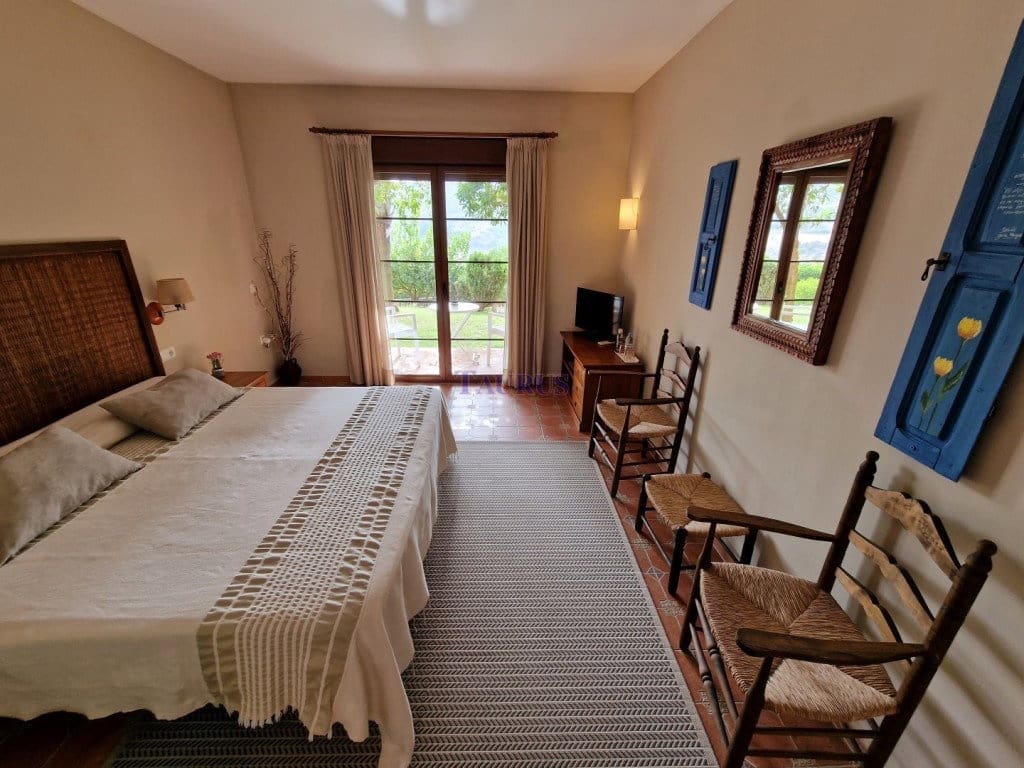 11 chambre Local Commercial à vendre à Alcaucin avec piscine garage - 1 350 000 € (Ref: 7473515)