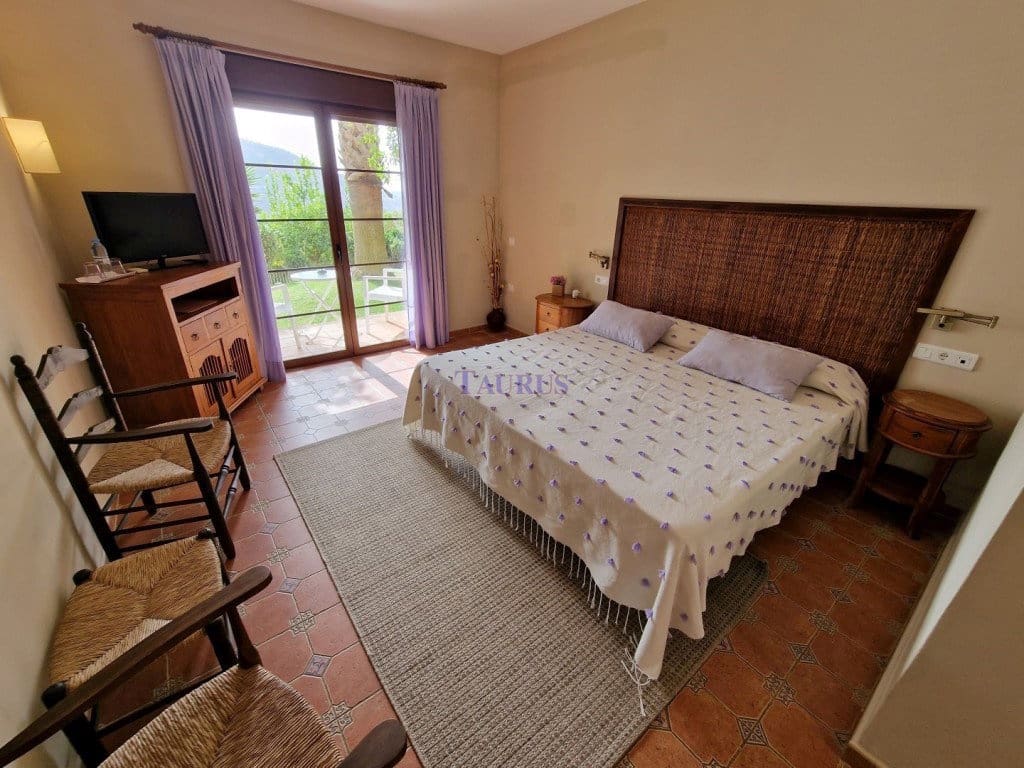11 chambre Local Commercial à vendre à Alcaucin avec piscine garage - 1 350 000 € (Ref: 7473515)