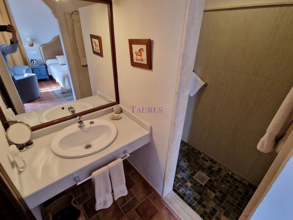 11 chambre Local Commercial à vendre à Alcaucin avec piscine garage - 1 350 000 € (Ref: 7473515)