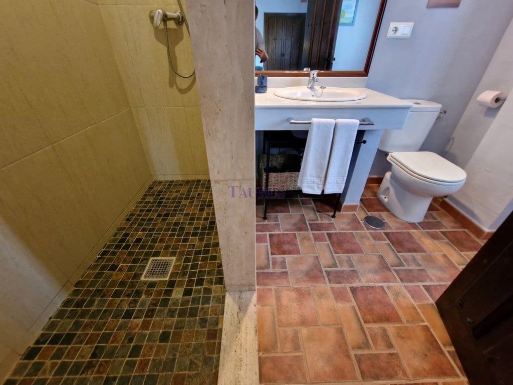 11 chambre Local Commercial à vendre à Alcaucin avec piscine garage - 1 350 000 € (Ref: 7473515)