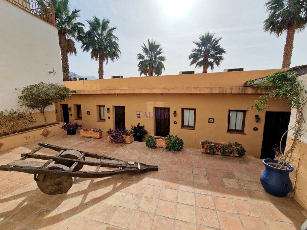 11 chambre Local Commercial à vendre à Alcaucin avec piscine garage - 1 350 000 € (Ref: 7473515)