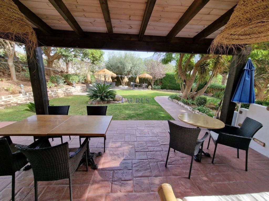 11 chambre Local Commercial à vendre à Alcaucin avec piscine garage - 1 350 000 € (Ref: 7473515)