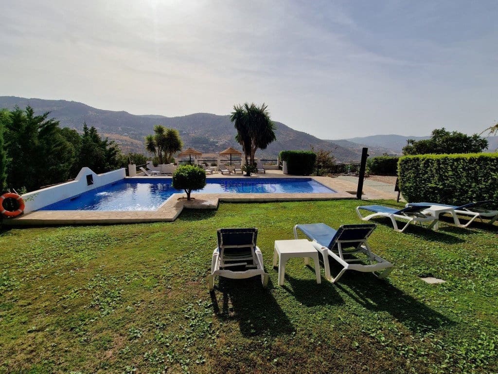 11 chambre Local Commercial à vendre à Alcaucin avec piscine garage - 1 350 000 € (Ref: 7473515)