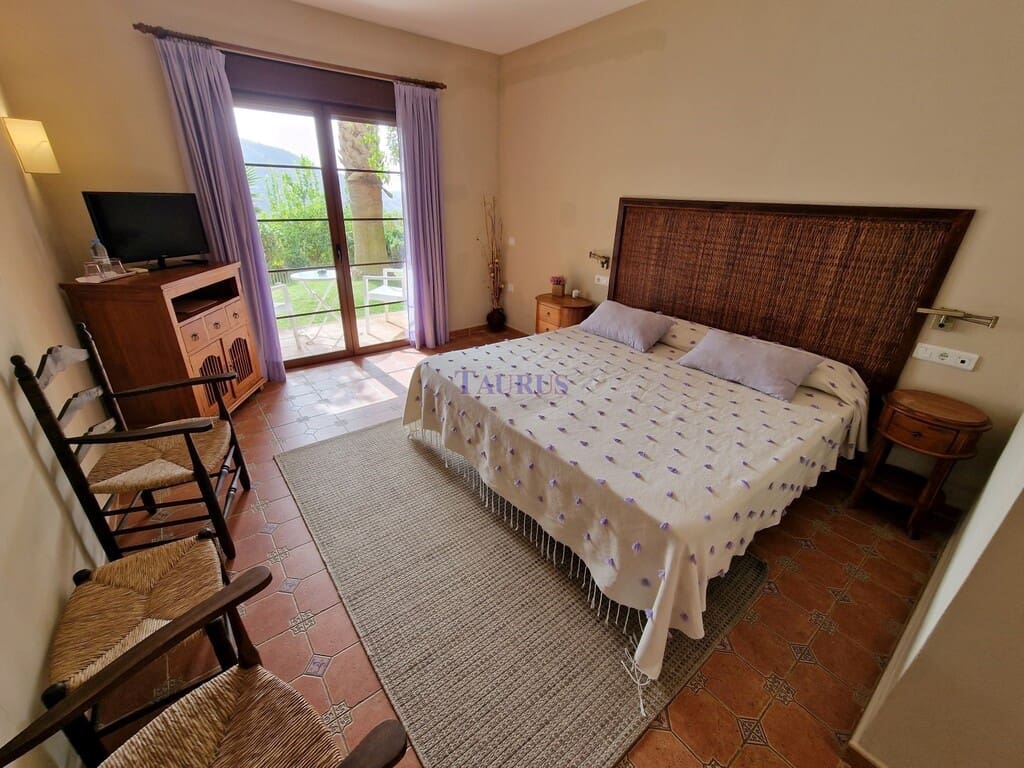 11 sypialnia Biznes na sprzedaż w Alcaucin z basenem garażem - 1 350 000 € (Ref: 7473515)