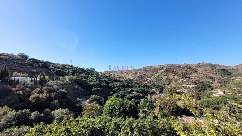 3 sypialnia Willa na sprzedaż w Torrox z basenem garażem - 394 000 € (Ref: 7473522)