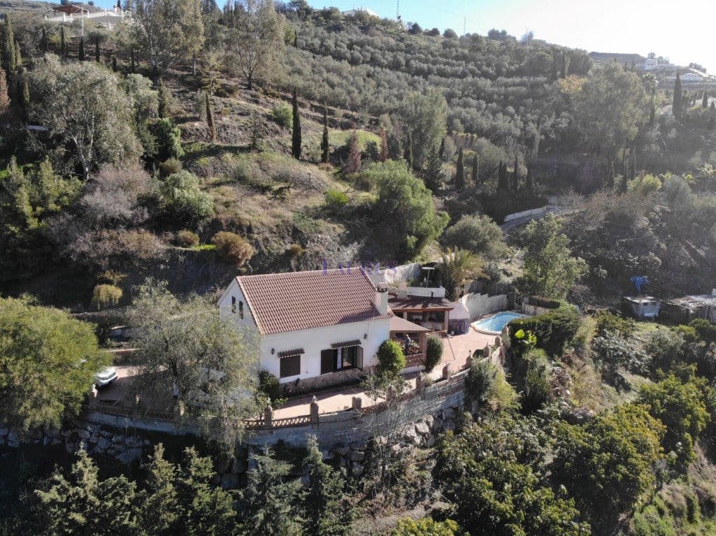 3 sypialnia Willa na sprzedaż w Torrox z basenem garażem - 394 000 € (Ref: 7473522)