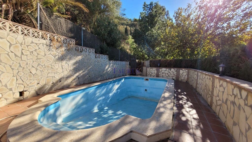 3 sypialnia Willa na sprzedaż w Torrox z basenem garażem - 394 000 € (Ref: 7473522)