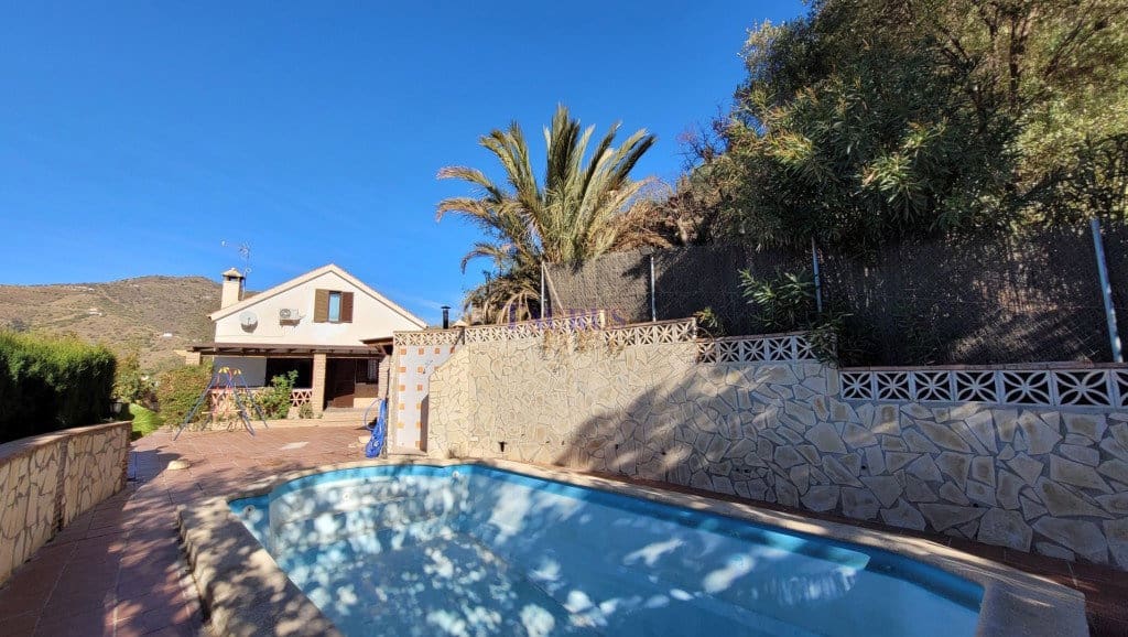 3 sypialnia Willa na sprzedaż w Torrox z basenem garażem - 394 000 € (Ref: 7473522)