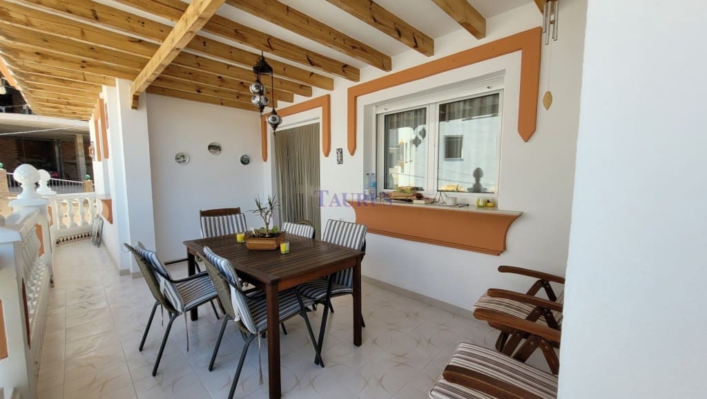 4 soveværelse Byhus til salg i Competa med swimmingpool garage - € 649.000 (Ref: 7473575)