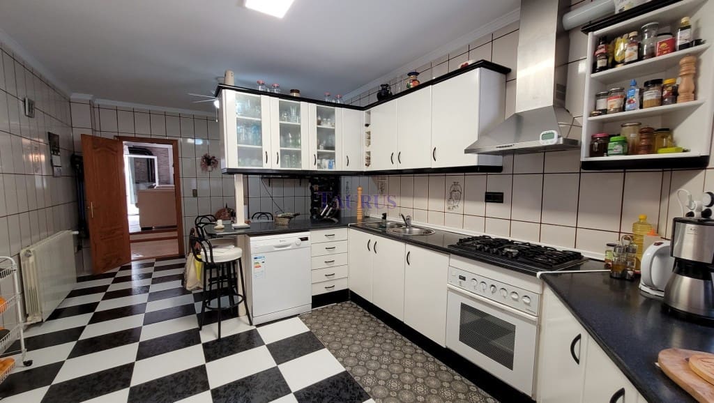 4 soveværelse Byhus til salg i Competa med swimmingpool garage - € 649.000 (Ref: 7473575)