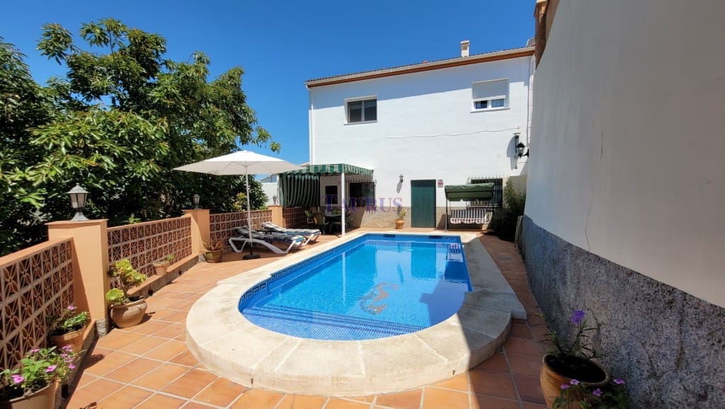 4 soveværelse Byhus til salg i Competa med swimmingpool garage - € 649.000 (Ref: 7473575)