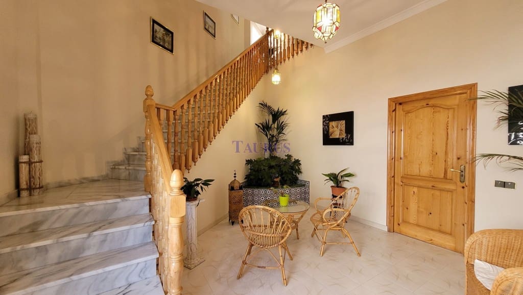 4 soveværelse Byhus til salg i Competa med swimmingpool garage - € 649.000 (Ref: 7473575)