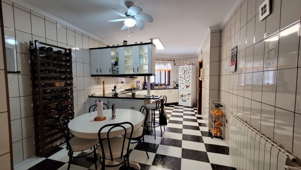 4 soveværelse Byhus til salg i Competa med swimmingpool garage - € 649.000 (Ref: 7473575)