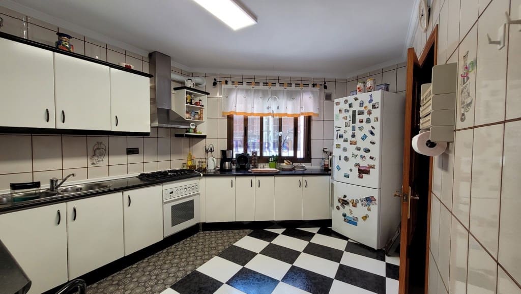 4 soveværelse Byhus til salg i Competa med swimmingpool garage - € 649.000 (Ref: 7473575)