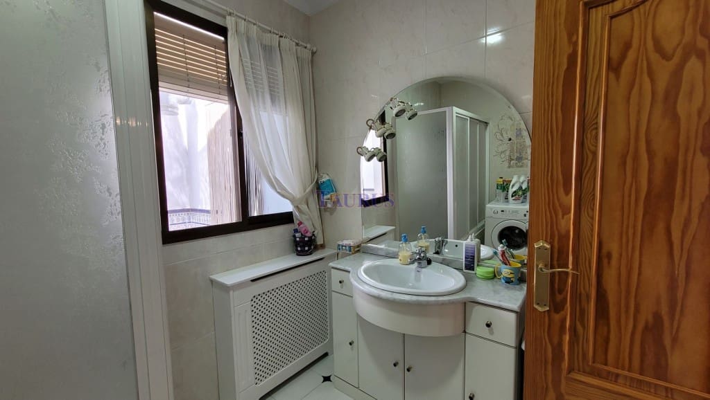 4 soveværelse Byhus til salg i Competa med swimmingpool garage - € 649.000 (Ref: 7473575)