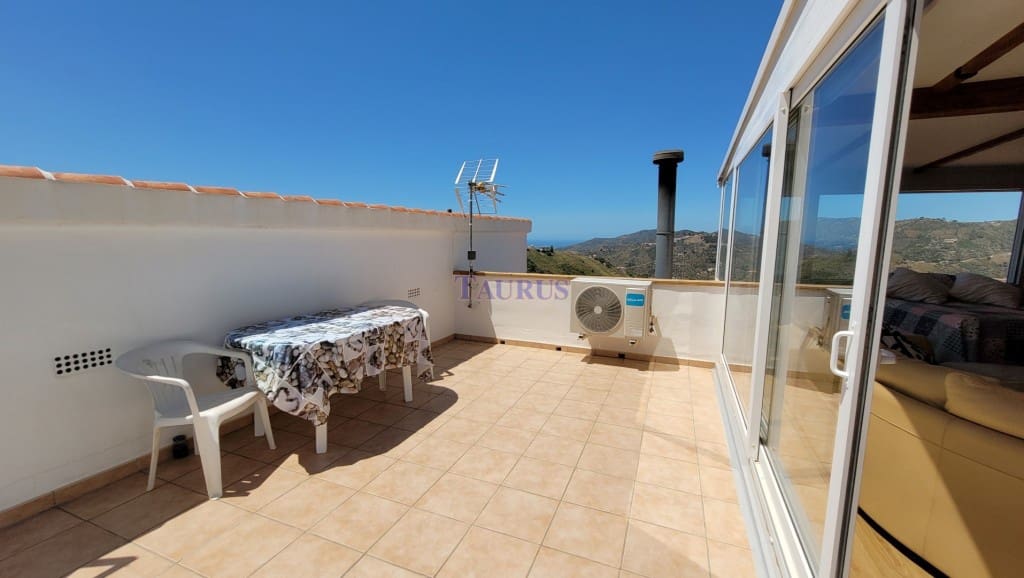 4 soveværelse Byhus til salg i Competa med swimmingpool garage - € 649.000 (Ref: 7473575)