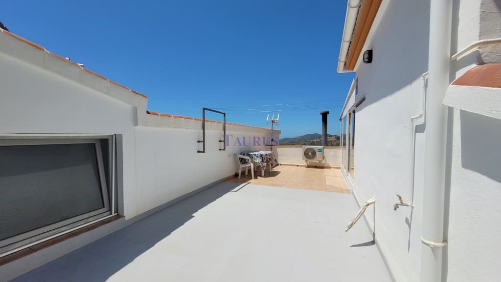 4 soveværelse Byhus til salg i Competa med swimmingpool garage - € 649.000 (Ref: 7473575)