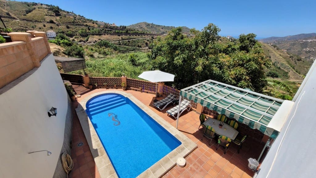 4 soveværelse Byhus til salg i Competa med swimmingpool garage - € 649.000 (Ref: 7473575)