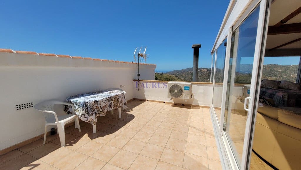 4 bedroom Townhouse for sale in Competa with pool garage - € 649,000 (Ref: 7473575)