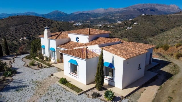 4 soveværelse Villa til salg i Canillas de Aceituno med swimmingpool garage - € 449.000 (Ref: 7473583)