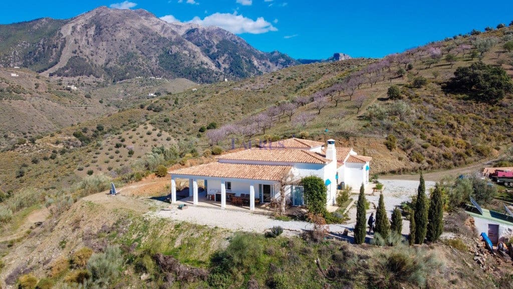 4 soveværelse Villa til salg i Canillas de Aceituno med swimmingpool garage - € 449.000 (Ref: 7473583)