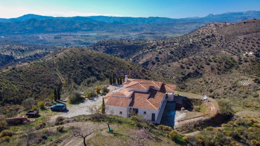 4 soveværelse Villa til salg i Canillas de Aceituno med swimmingpool garage - € 449.000 (Ref: 7473583)