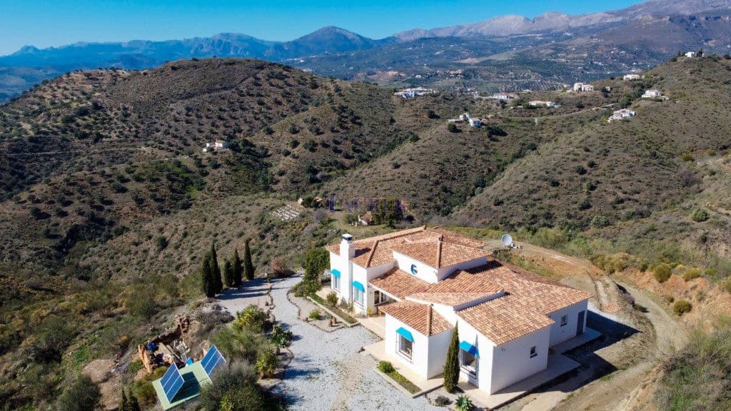 4 soveværelse Villa til salg i Canillas de Aceituno med swimmingpool garage - € 449.000 (Ref: 7473583)