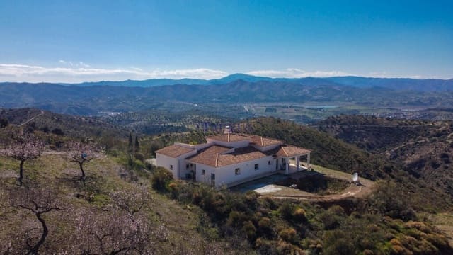 4 Zimmer Villa zu verkaufen in Canillas de Aceituno - 449.000 € (Ref: 7473583)