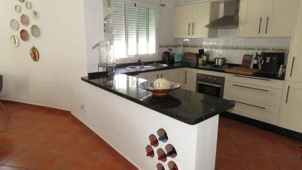 5 soveværelse Villa til salg i Competa med swimmingpool - € 399.950 (Ref: 7473599)