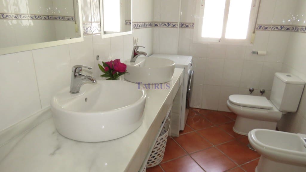 5 soveværelse Villa til salg i Competa med swimmingpool - € 399.950 (Ref: 7473599)