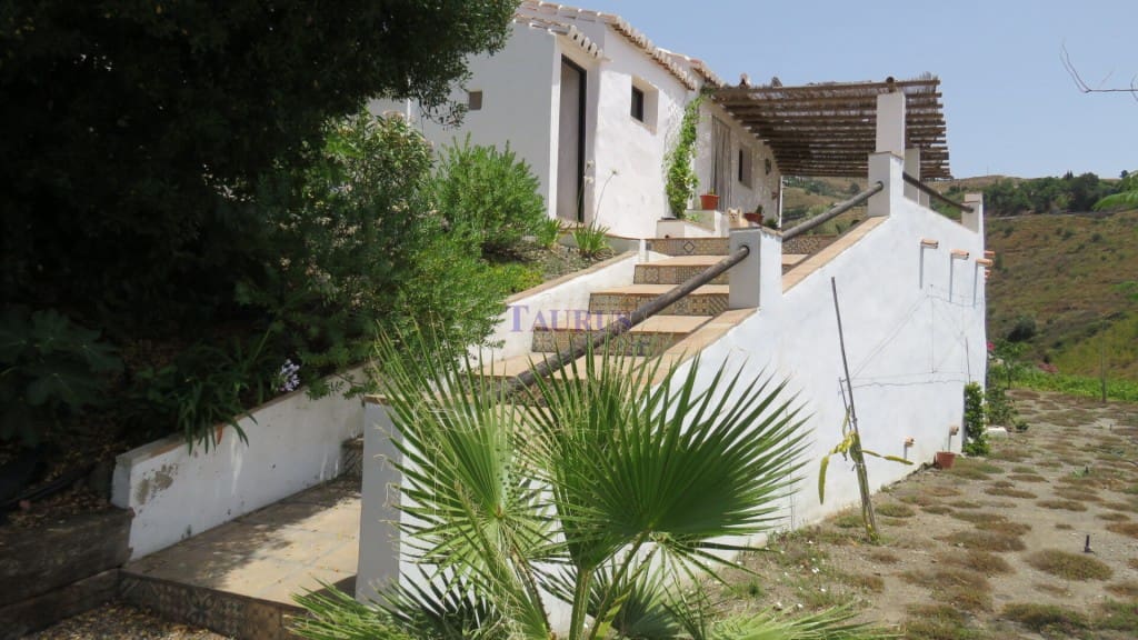 5 soveværelse Villa til salg i Competa med swimmingpool - € 399.950 (Ref: 7473599)