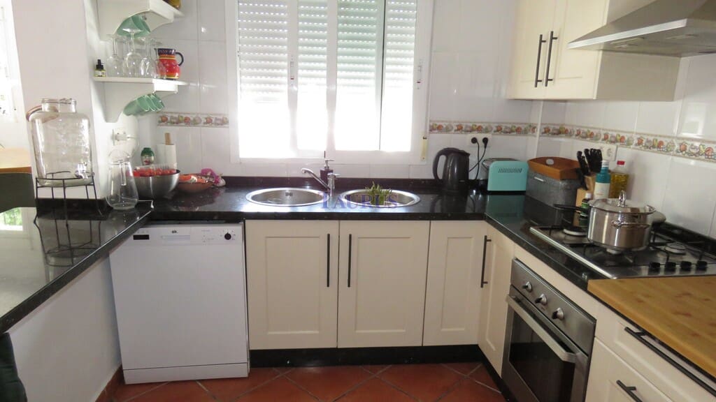 5 bedroom Villa for sale in Competa with pool - € 399,950 (Ref: 7473599)