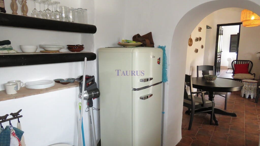 5 bedroom Villa for sale in Competa with pool - € 399,950 (Ref: 7473599)