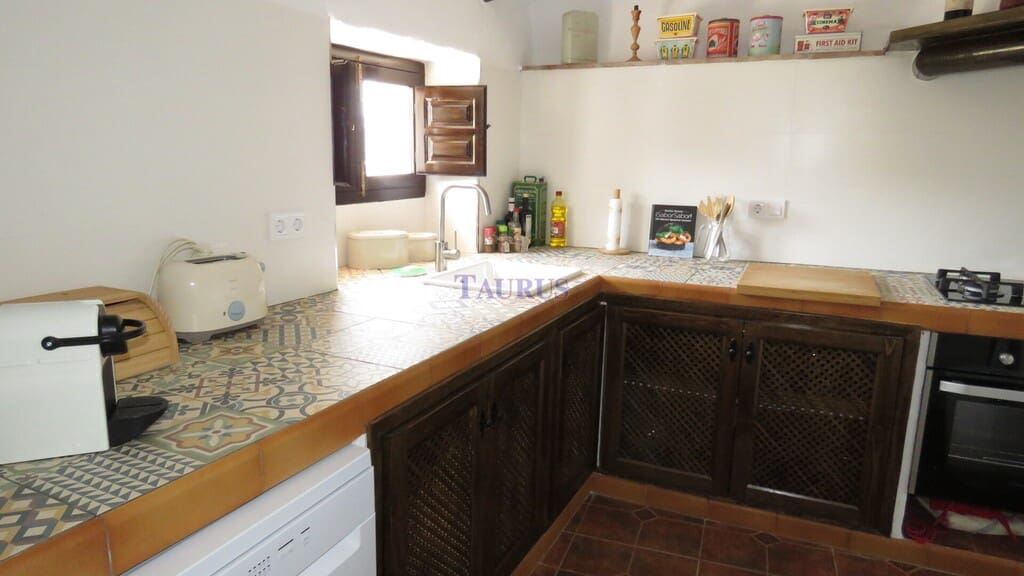 5 bedroom Villa for sale in Competa with pool - € 399,950 (Ref: 7473599)