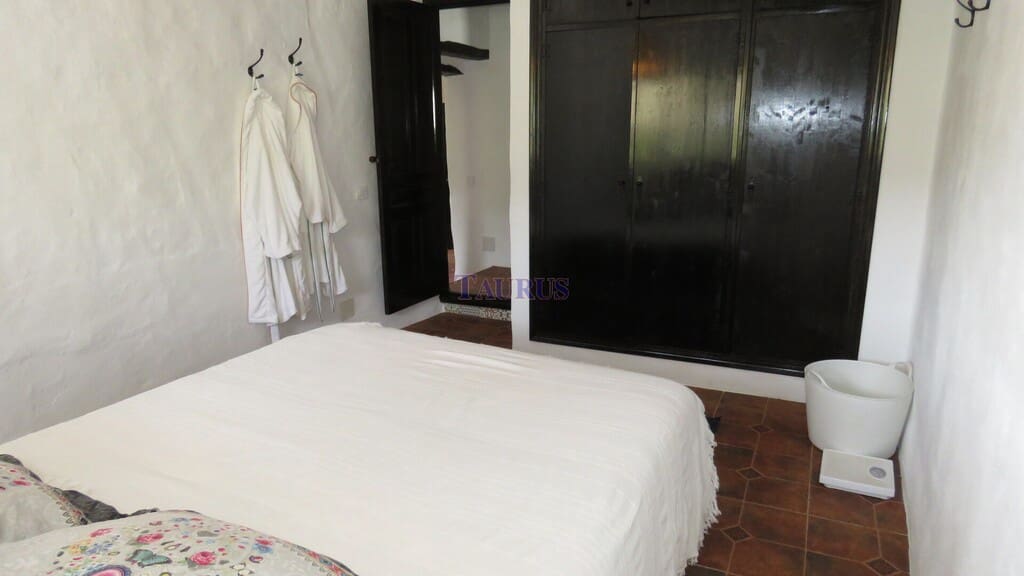5 bedroom Villa for sale in Competa with pool - € 399,950 (Ref: 7473599)