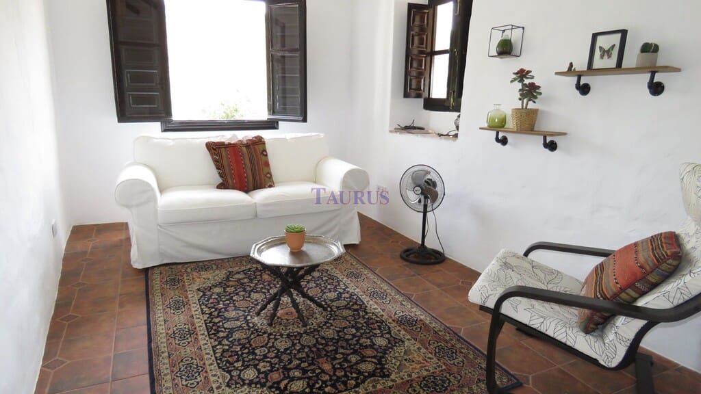 5 bedroom Villa for sale in Competa with pool - € 399,950 (Ref: 7473599)