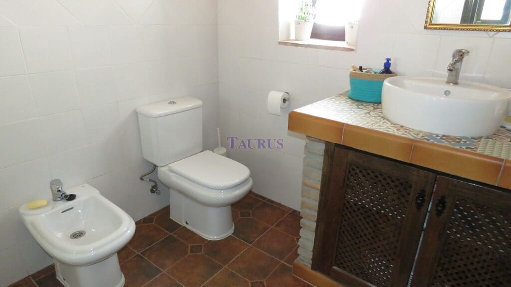 5 bedroom Villa for sale in Competa with pool - € 399,950 (Ref: 7473599)