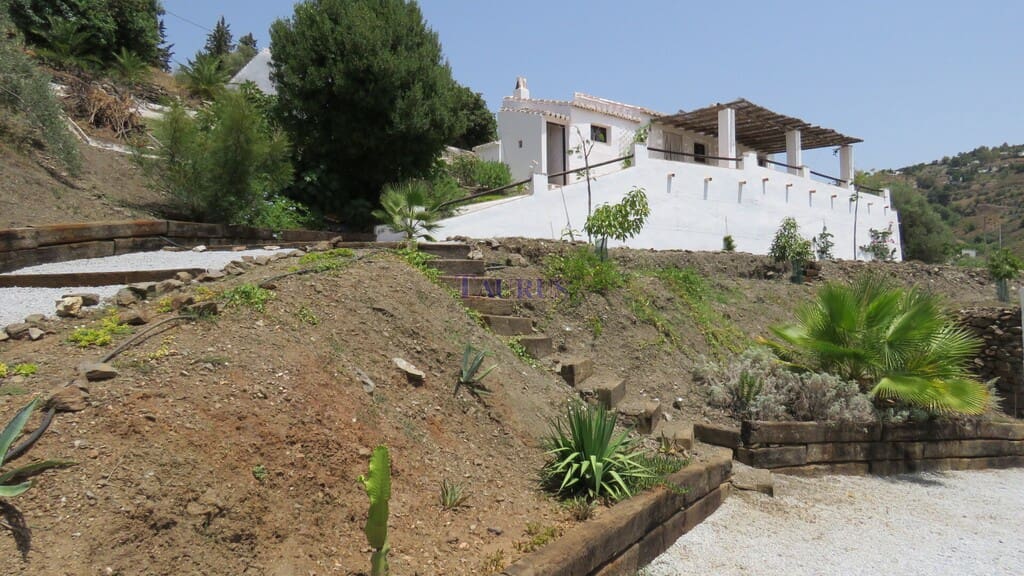 5 bedroom Villa for sale in Competa with pool - € 399,950 (Ref: 7473599)