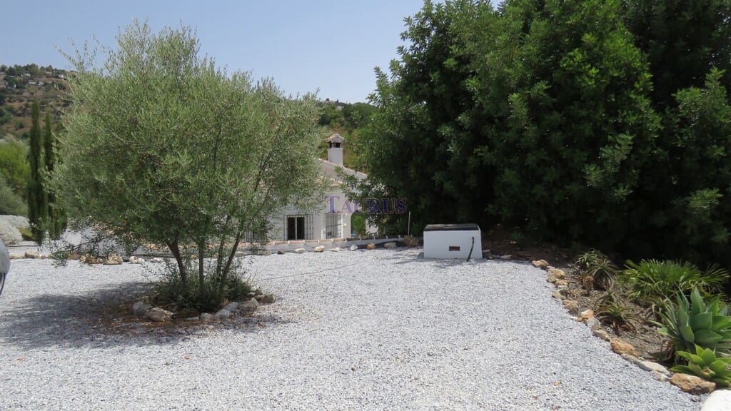 5 bedroom Villa for sale in Competa with pool - € 399,950 (Ref: 7473599)