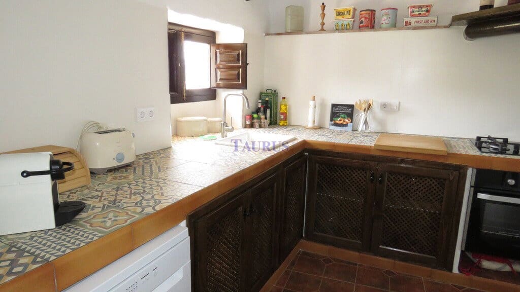5 bedroom Villa for sale in Competa with pool - € 399,950 (Ref: 7473599)