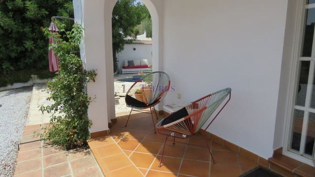 5 Zimmer Villa zu verkaufen in Cómpeta mit Pool - 399.950 € (Ref: 7473599)