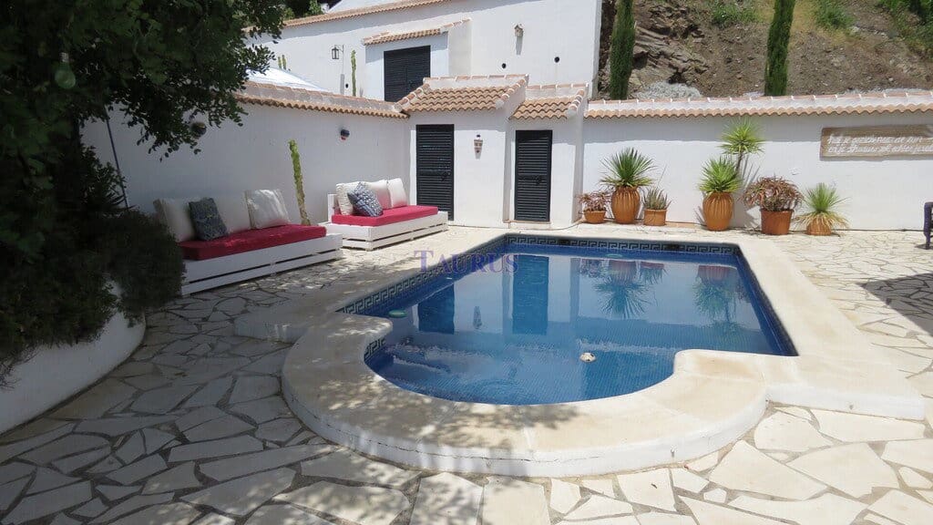5 bedroom Villa for sale in Competa with pool - € 399,950 (Ref: 7473599)