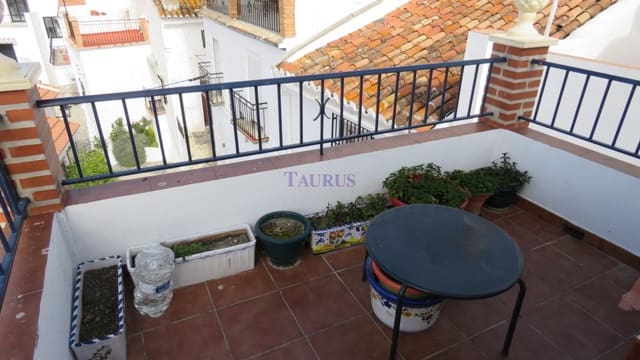 Casa de 2 habitaciones en Canillas de Albaida en venta - 145.000 € (Ref: 7473615)