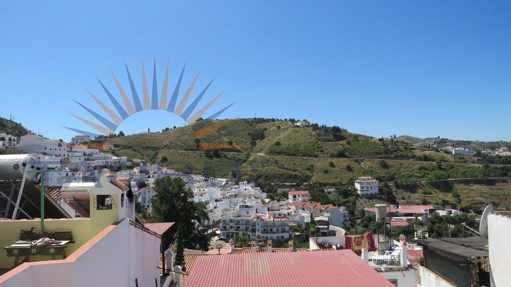 Casa de 4 habitaciones en Cómpeta en venta con garaje - 99.000 € (Ref: 7473628)