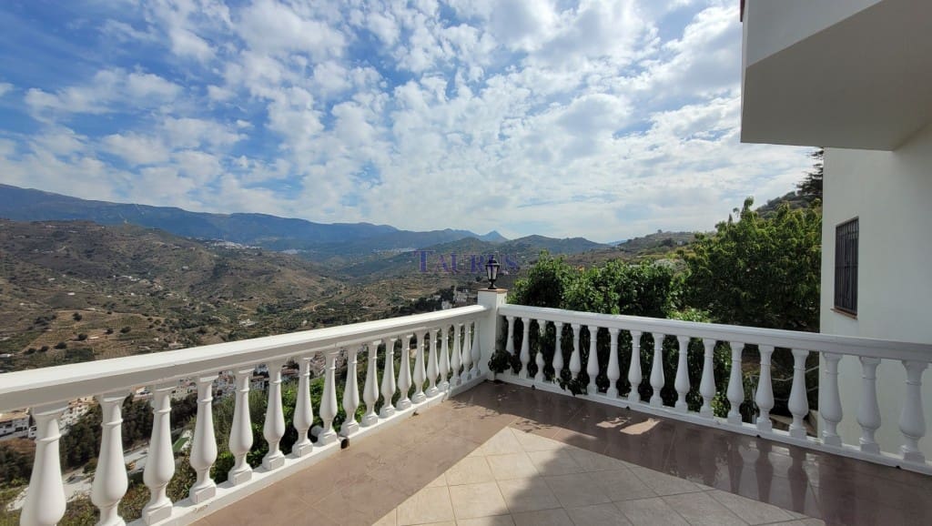 2 soverom Villa til salgs i Sayalonga - € 235 000 (Ref: 7551555)