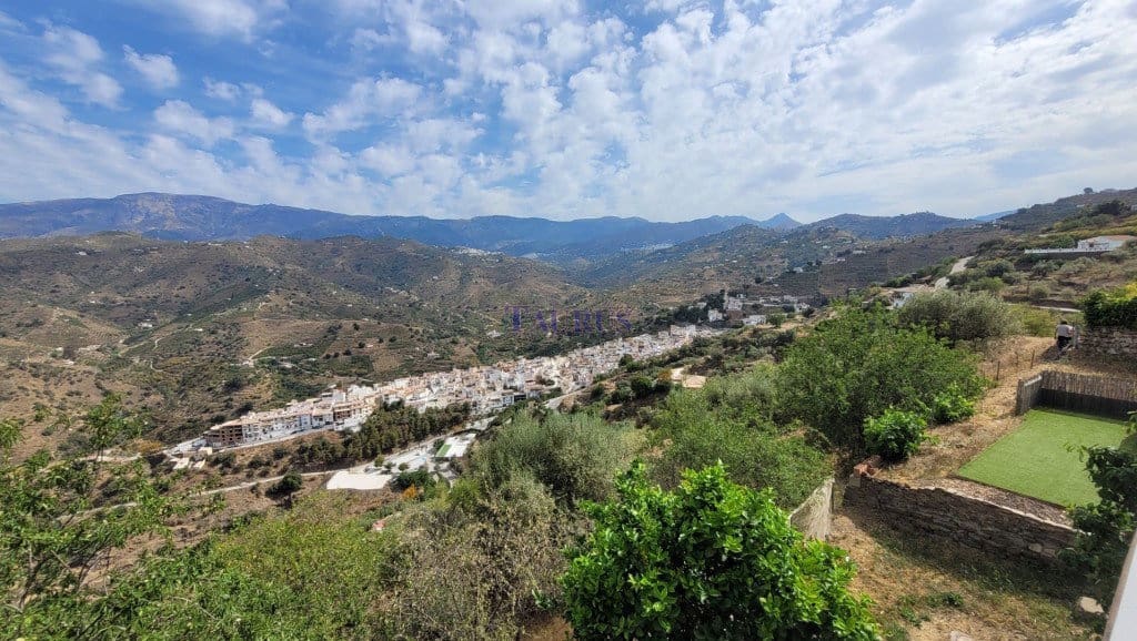 2 bedroom Villa for sale in Sayalonga with pool - € 235,000 (Ref: 7551555)